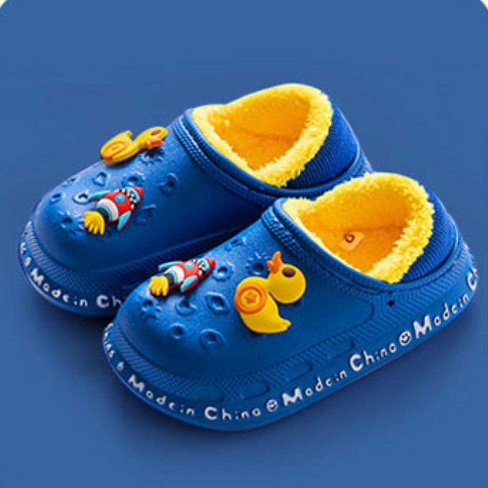 Pantufa Infantil Cartoon 2.0 - Pelúcia, Flexível e Impermeável